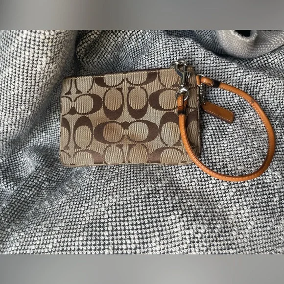Coach Signature Canvas Wristlet and wallet Set in Brown/Tan - Picture 6 of 7